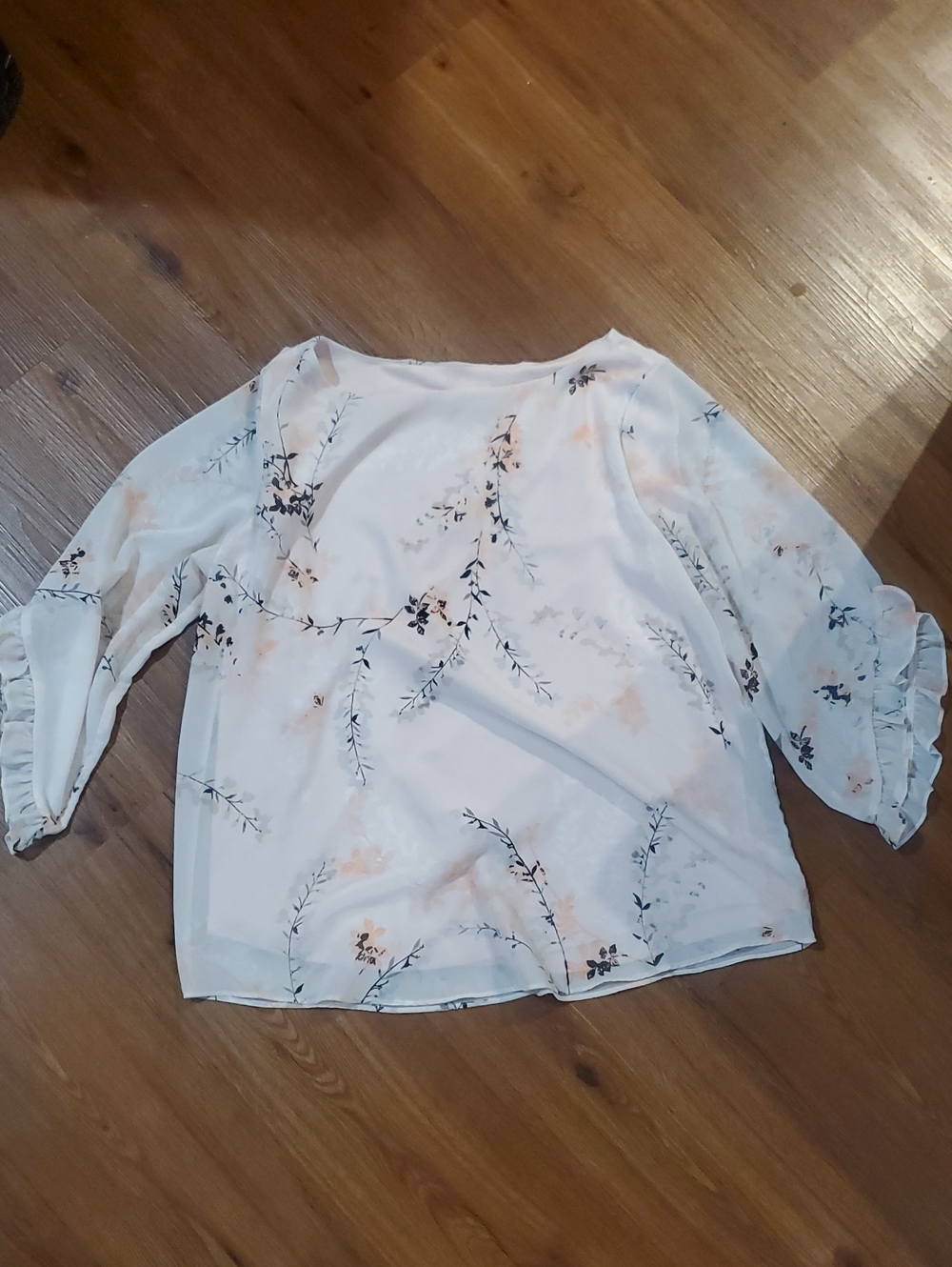 LAST CHANCE Calvin Klein White Floral Peasant Blouse with Ruffle Sleeves